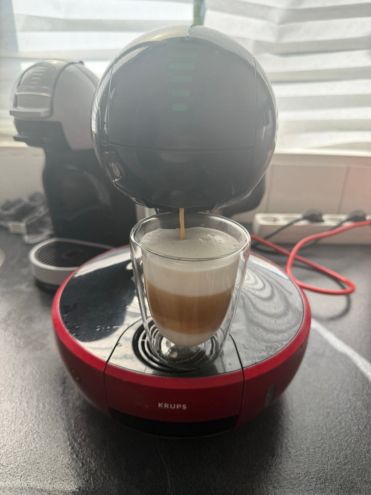rode Krups Nescafé Dolce Gusto Drop KP350 koffiecupmachine, Witgoed en Apparatuur, Koffiepads en cups, Koffiemachine, Ophalen of Verzenden