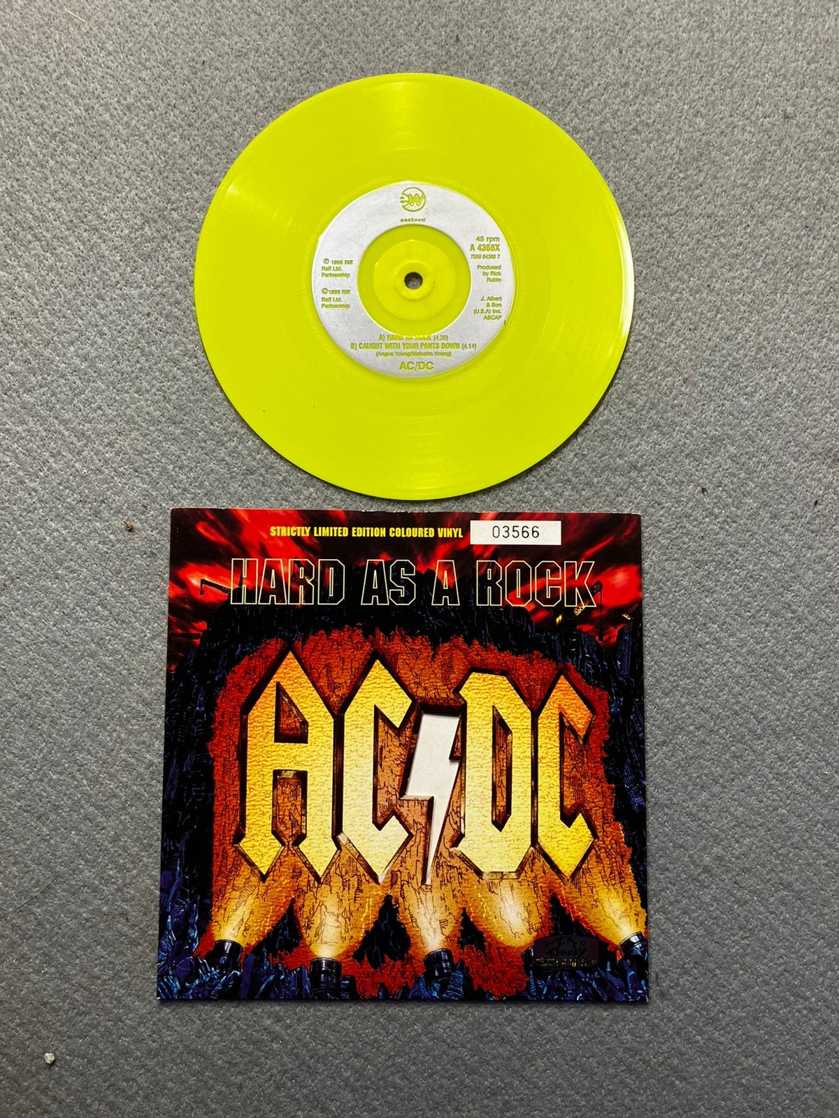 AC/DC limited edition geel vinyl singel nieuw, Colored vinyl, Ophalen of Verzenden, Hardrock, Nieuw in verpakking