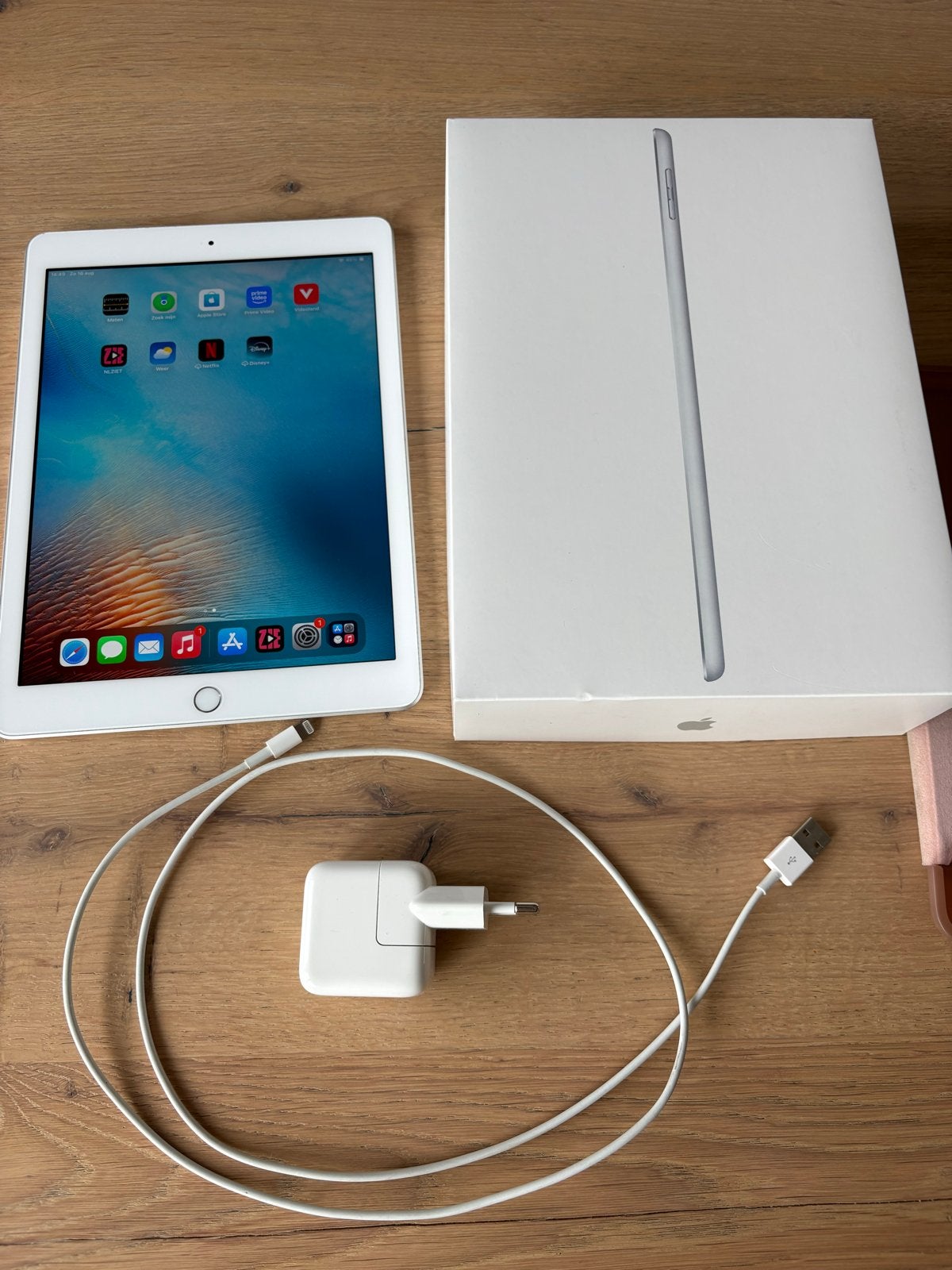 Apple iPad (6e generatie) Wi-Fi 32GB Wit met oplader, Computers en Software, Apple iPads, 10 inch, 32 GB, Apple iPad, Wit