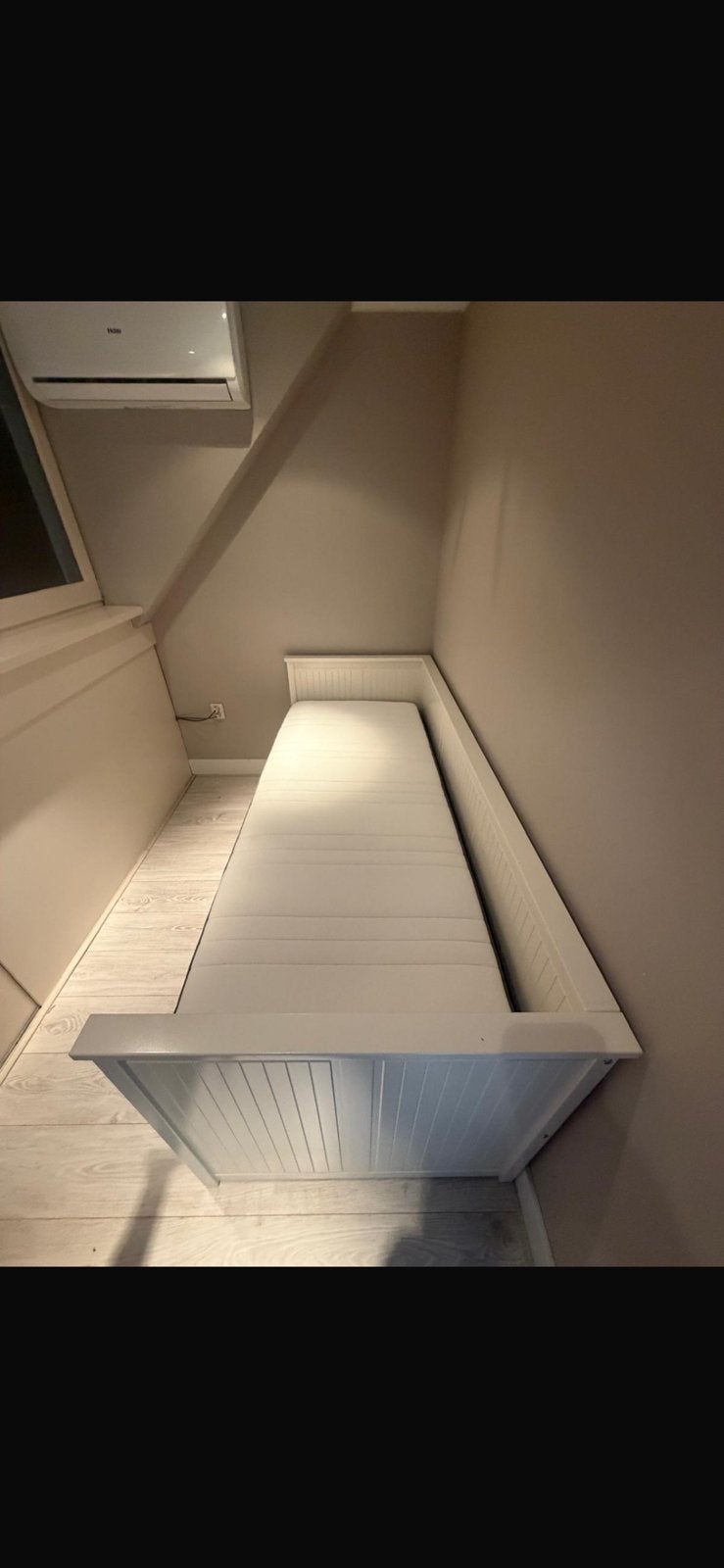 Hemnes bedbank, Ophalen, 85 tot 100 cm, Zo goed als nieuw, Matras