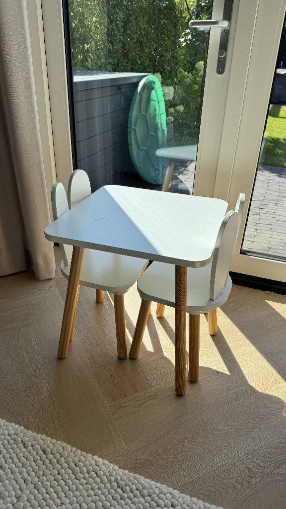 Petit Amelie Peutertafeltje met stoeltjes, Ophalen, Gebruikt, Tafel(s) en Stoel(en)