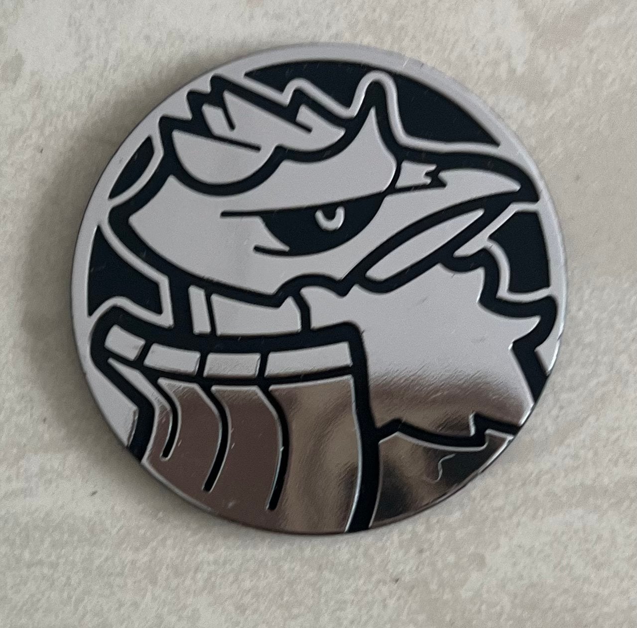 Pokémon TCG Giratina munt - Zeldzame verzamelmunt, Ophalen of Verzenden, Zo goed als nieuw