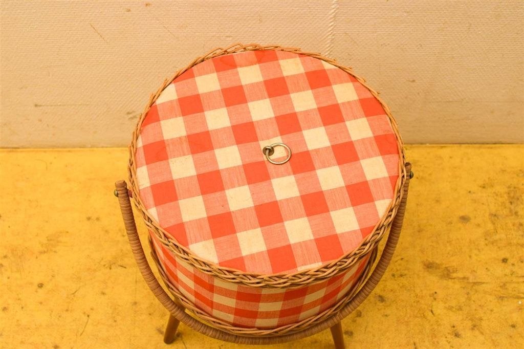 Vintage Naaimandje / tafeltje 44625, Ophalen of Verzenden, Gebruikt, Rechthoekig, Riet