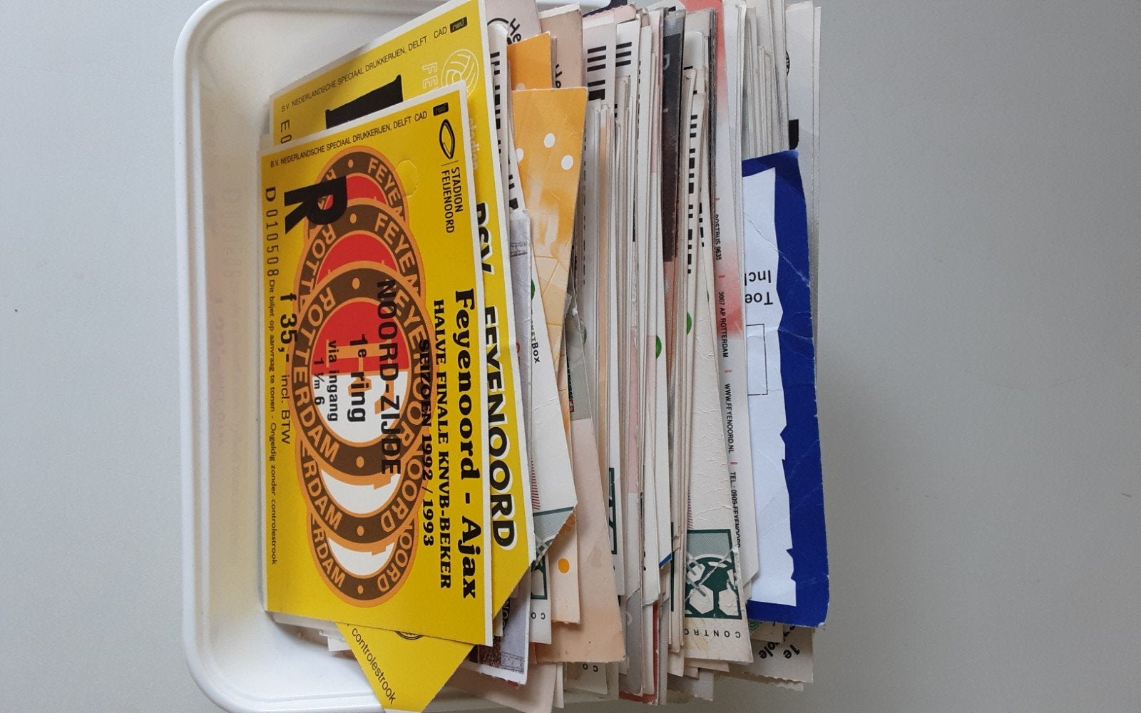 Circa 100 Feyenoord tickets en parkeerkaarten, Tickets en Kaartjes, Drie personen of meer
