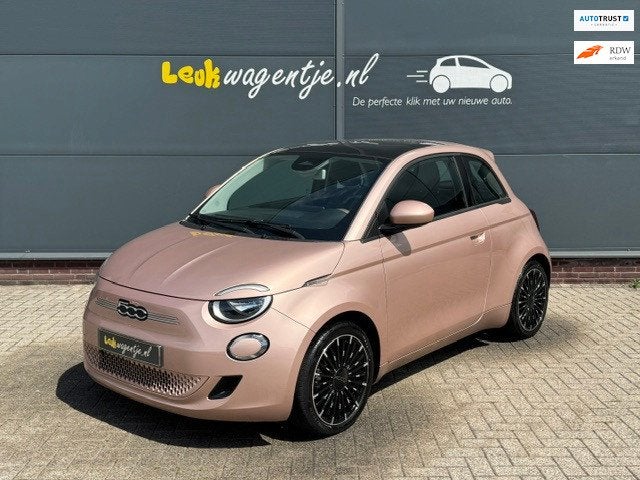 Fiat 500 e Icon 42 kWh *pano *camera *stoelv. *17" *keyless, Auto's, Fiat, Stof, Gebruikt, Overige kleuren, 4 stoelen