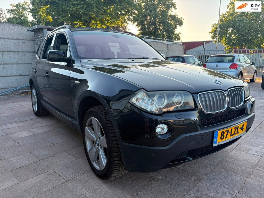 BMW X3 3.0si Executive|272 PK|6-cilinder, Auto's, BMW, Automaat, Gebruikt, Zwart, 2000 kg