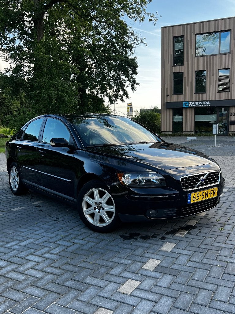 Volvo S40 1.8 2006 Zwart/Nieuwe apk, Auto's, Volvo, Voorwielaandrijving, 125 pk, Zwart, 4 cilinders