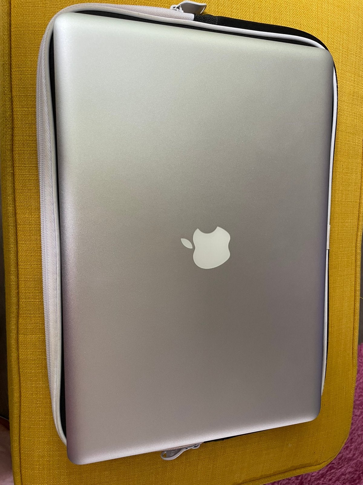 Macbook Pro A1286 zonder accu, Computers en Software, Apple Macbooks, 2 tot 3 Ghz, Qwerty, 13 inch, 512 GB