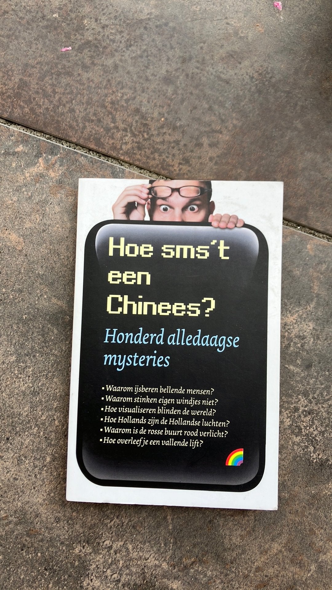 Hoe sms't een Chinees?, Ophalen of Verzenden, Zo goed als nieuw