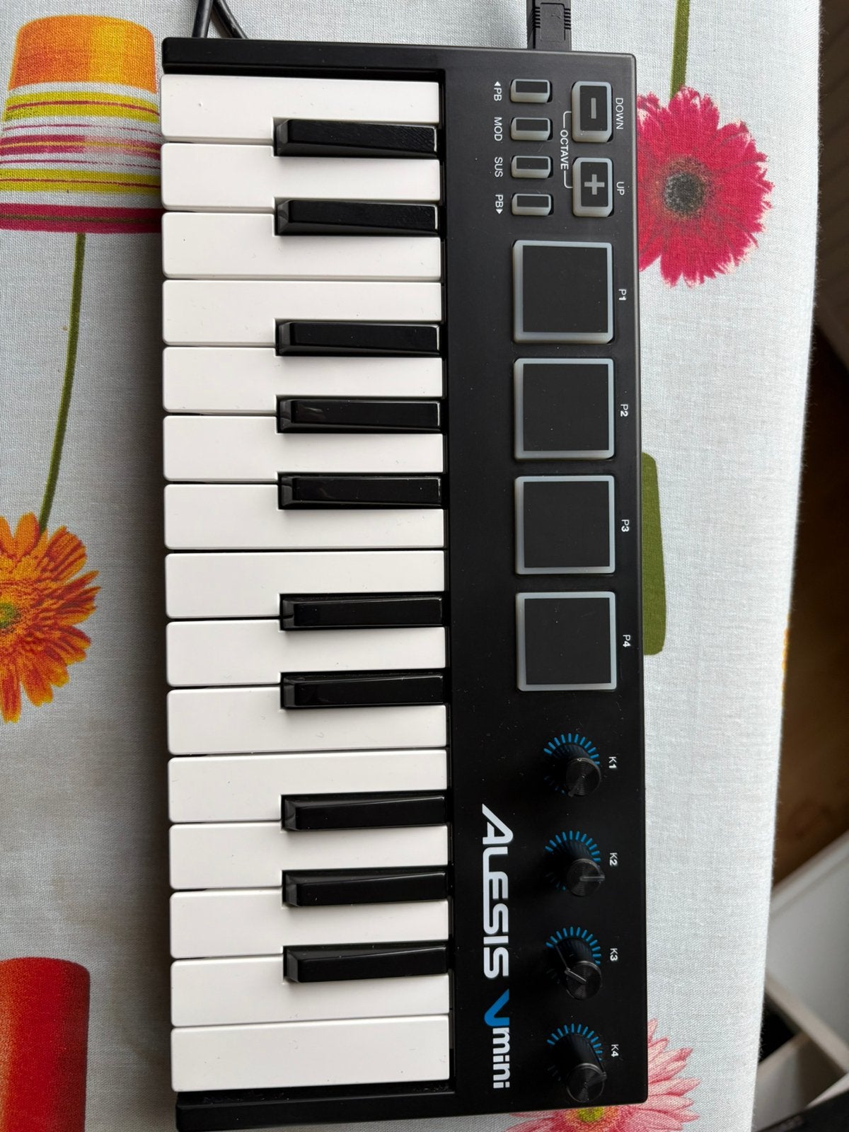 Alesis Vmini, Midi-aansluiting, Overige aantallen, Zo goed als nieuw, Ophalen
