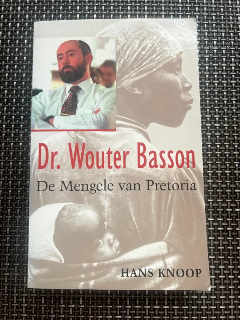 Dr. Wouter Basson: De Mengele van Pretoria, Boeken, Ophalen of Verzenden, Zo goed als nieuw, Politiek
