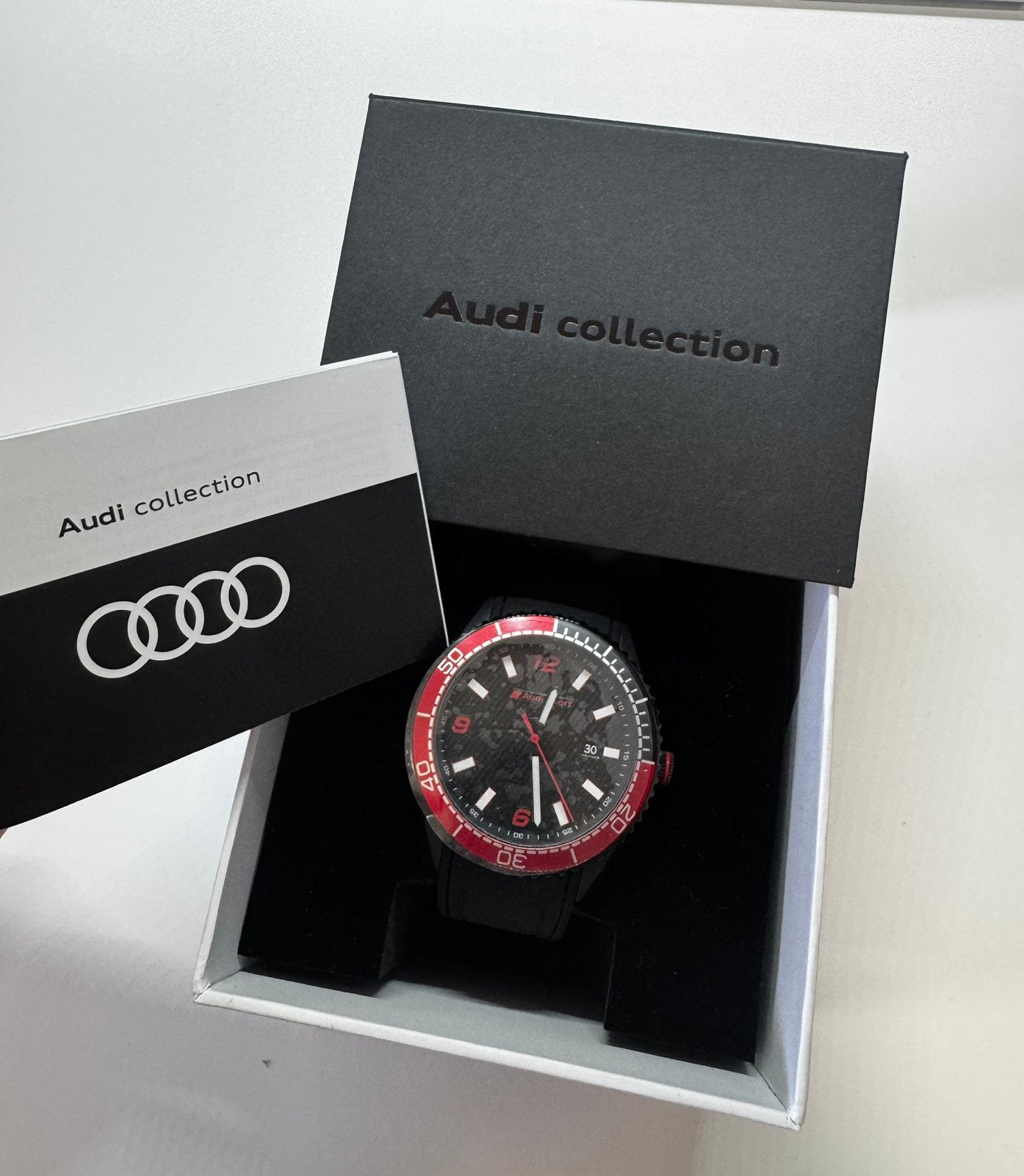 Audi Sport horloge - Zwart / rood, Ophalen, Zo goed als nieuw, Zwart