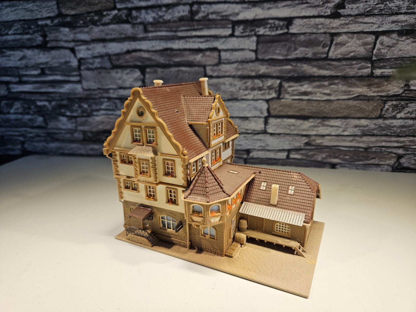 Vakwerkhuis Drankenhandel N spoor modeltrein 1:160, Hobby en Vrije tijd, Overige merken, Gebruikt, Gelijkstroom of Wisselstroom