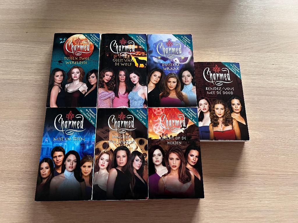 Charmed pockets 7 stuks 3 euro per stuk, Ophalen of Verzenden, Gelezen