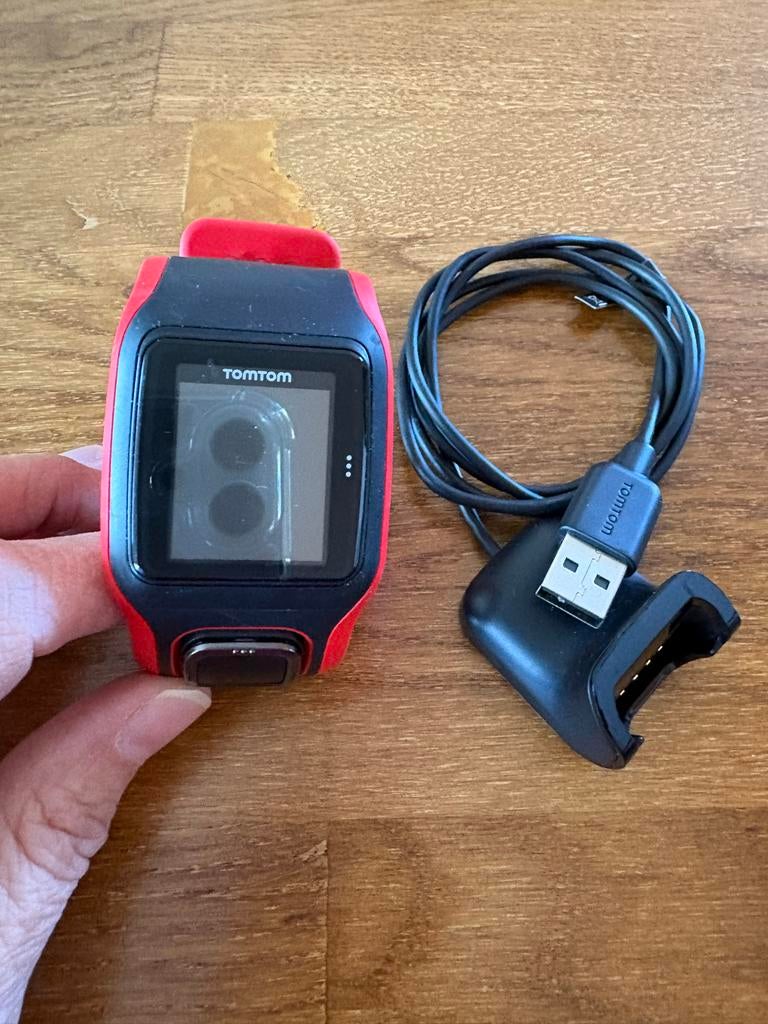 TomTom Runner sporthorloge met oplader - Werkt prima!, Sieraden, Tassen en Uiterlijk, Sporthorloges, Ophalen of Verzenden, Afstand