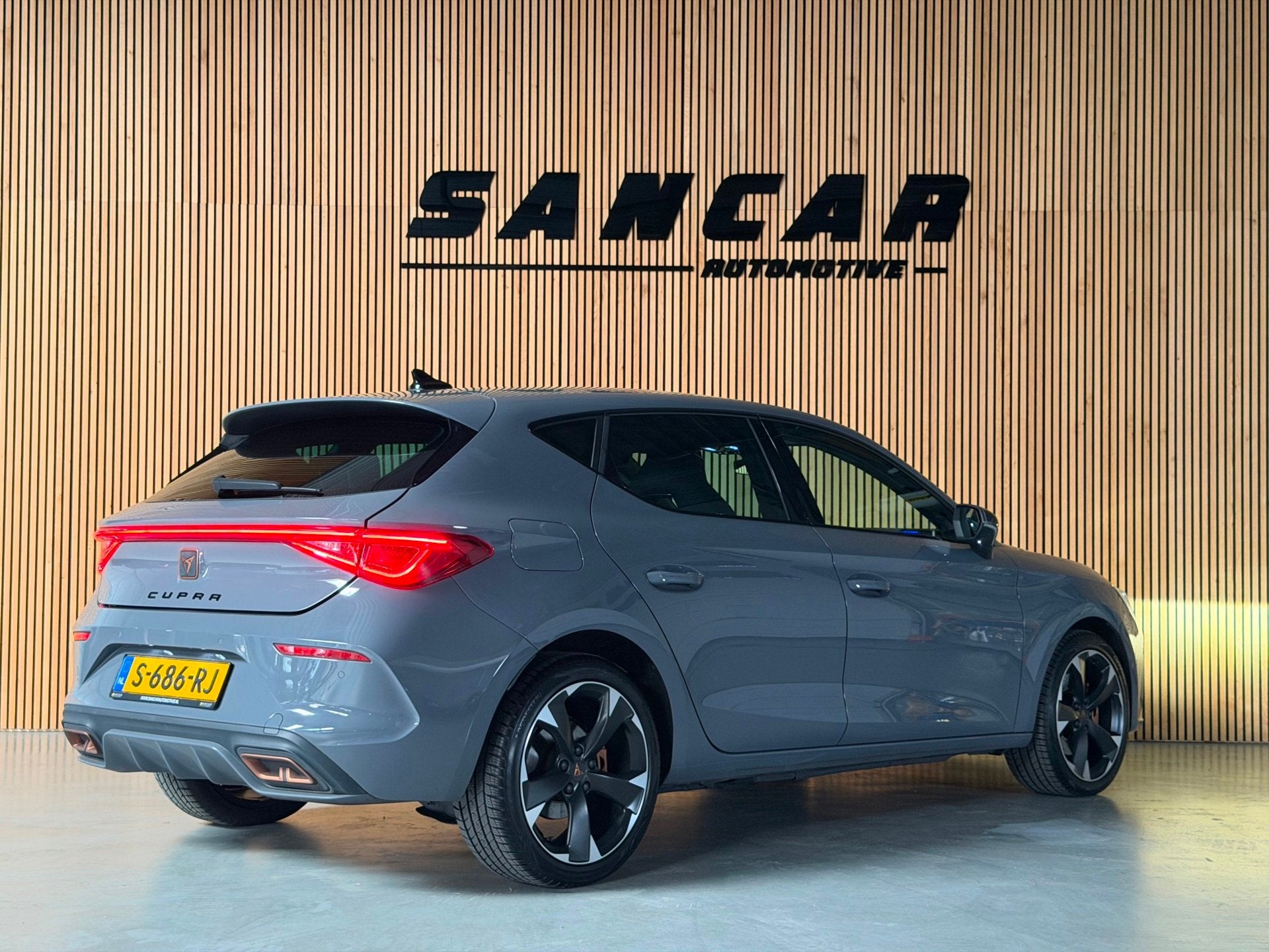 Cupra Leon 1.4 e-Hybrid VZ Business CRUISECONTROL|AMBIENT|AP, Auto's, Cupra, Dealer onderhouden, 77 km/l, Gebruikt, 4 cilinders