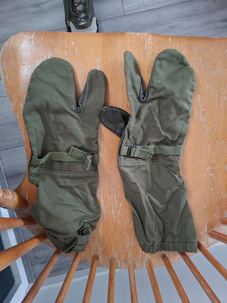 Leger overhandschoenen 1991 - Warm en robuust, Ophalen of Verzenden, Overige maten, Militair, Gedragen