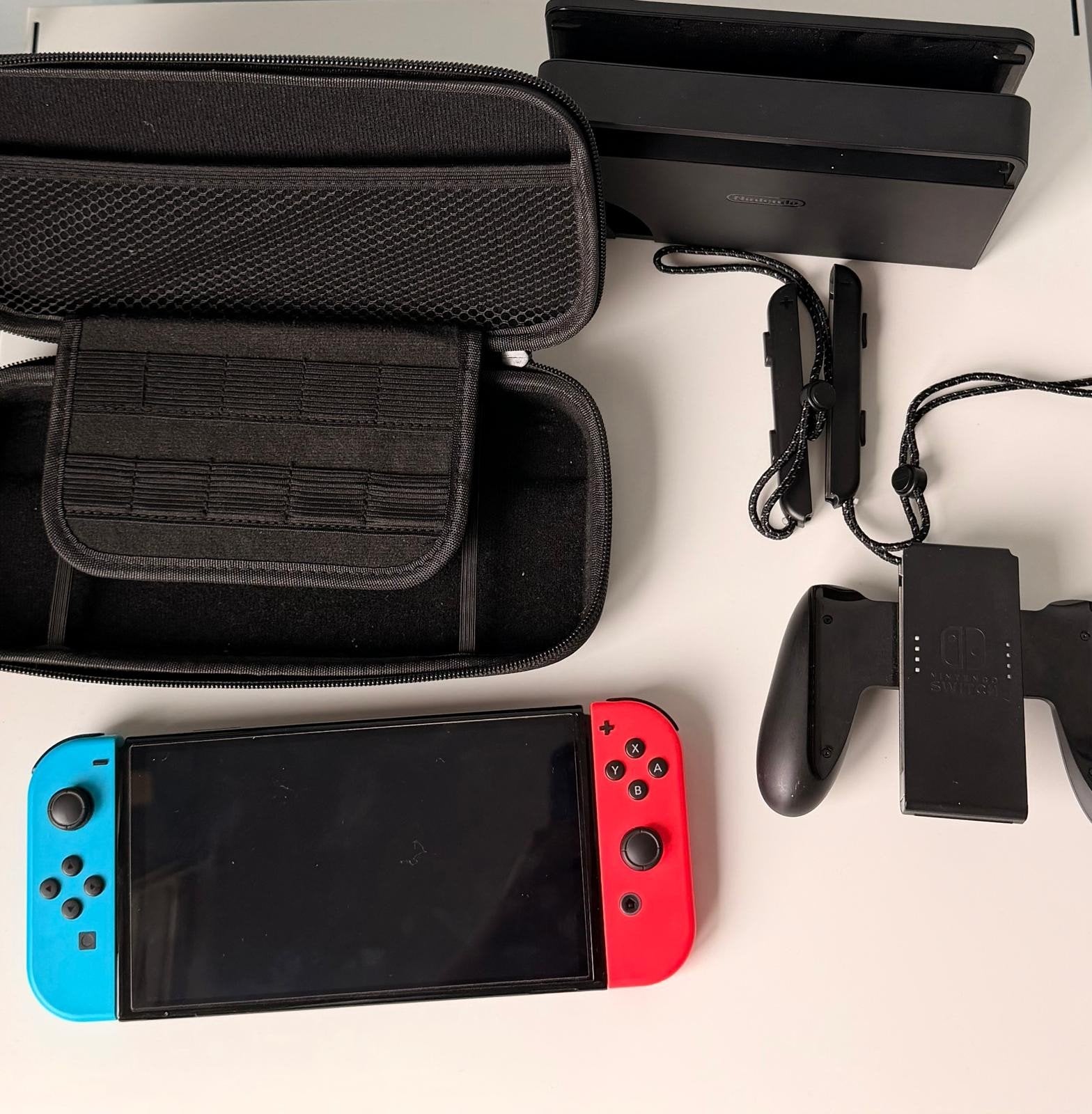 Nintendo Switch OLED + Mario Kart 8 + FIFA 23 + Starlink +