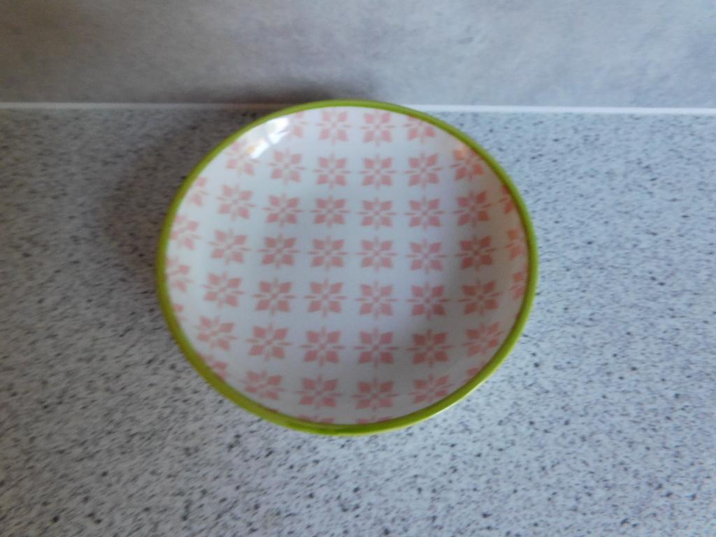 Bord 10 cm. Rood Fuji by Xenos, Ophalen of Verzenden, Zo goed als nieuw, Bord(en), Overige stijlen
