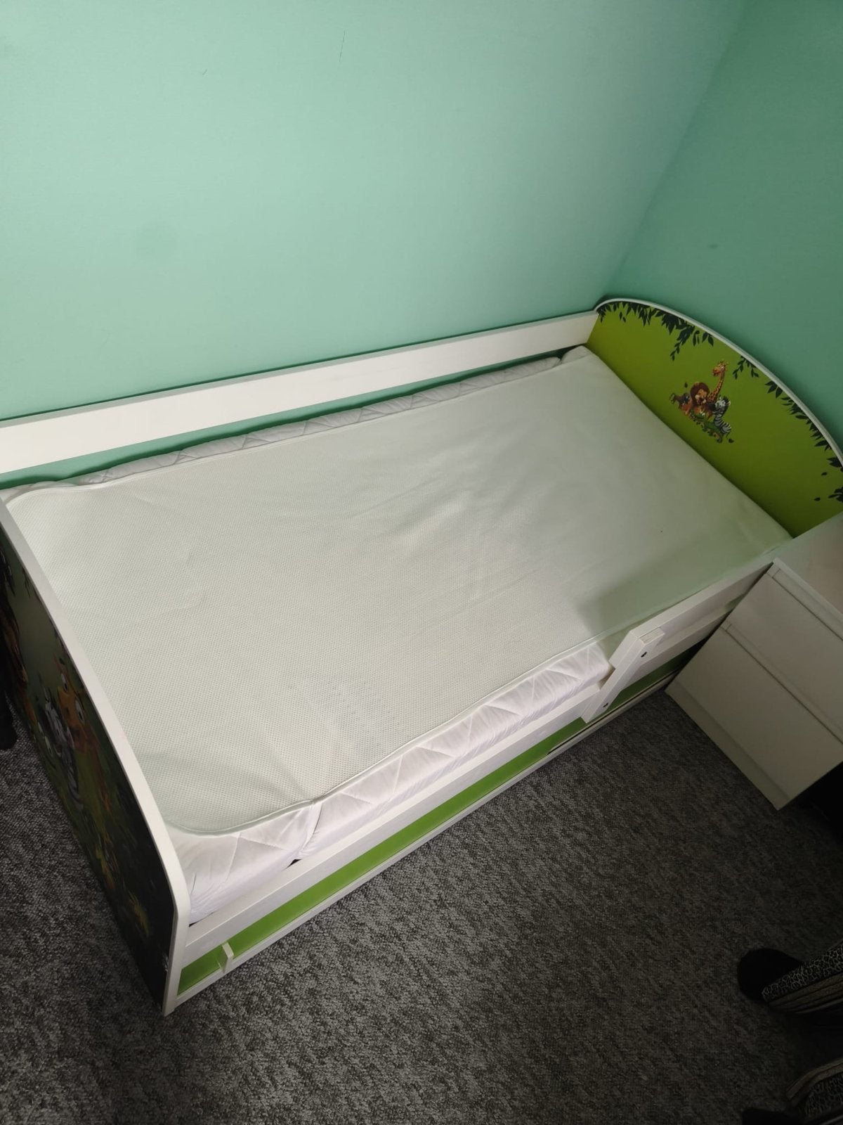 Kinderbed met jungle thema, inclusief lattenbodem en matras, Ophalen, Gebruikt, 70 tot 85 cm, Lattenbodem