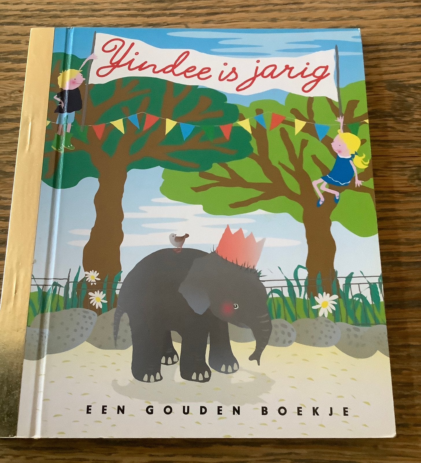 Een gouden boekje Yindee is jarig ( Artis), Ophalen of Verzenden, Zo goed als nieuw