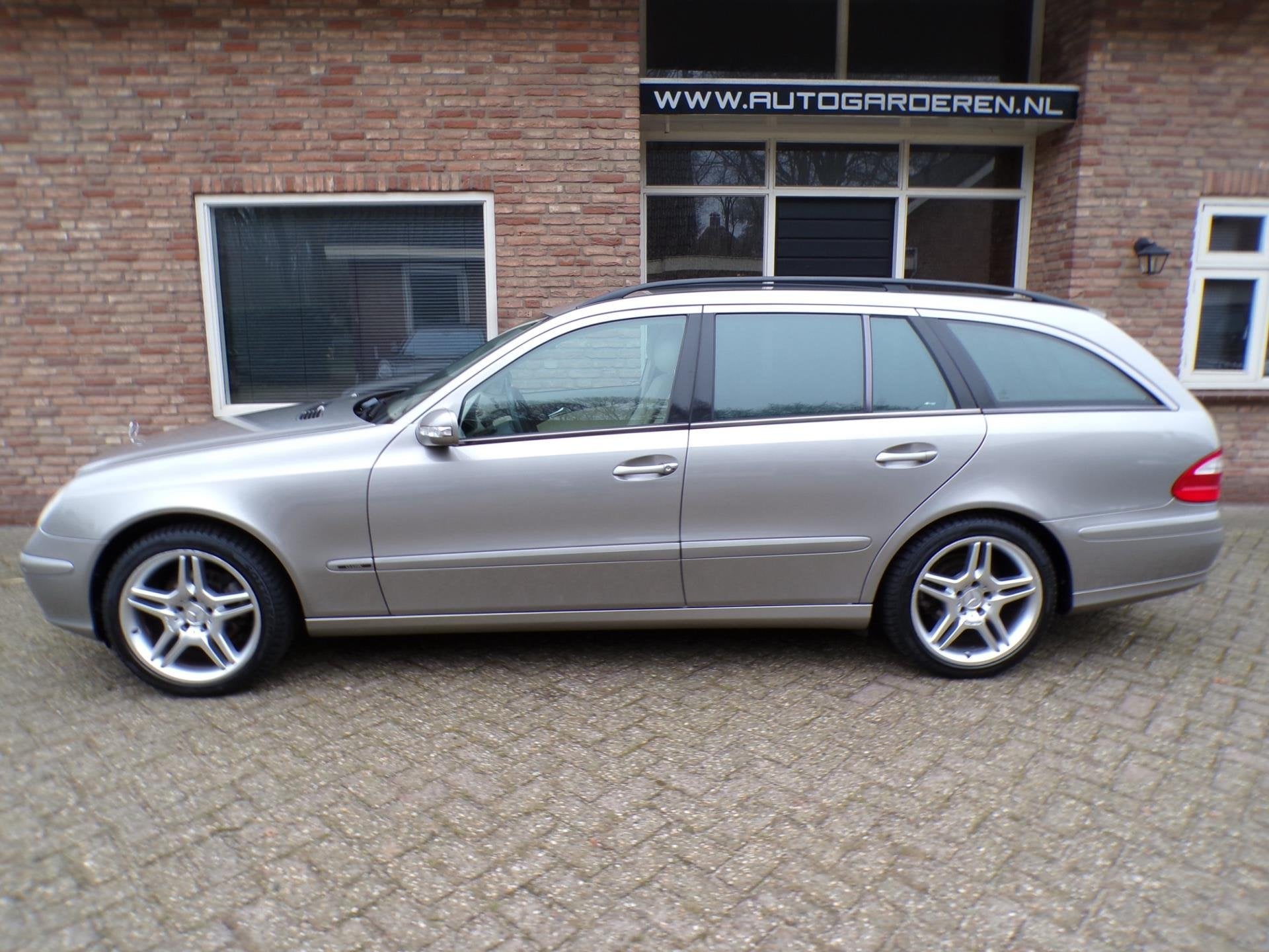Mercedes-Benz E-klasse Combi 200 K. Classic Leder / 7 Persoo, Auto's, Stoelverwarming, Achterwielaandrijving, Gebruikt, Beige