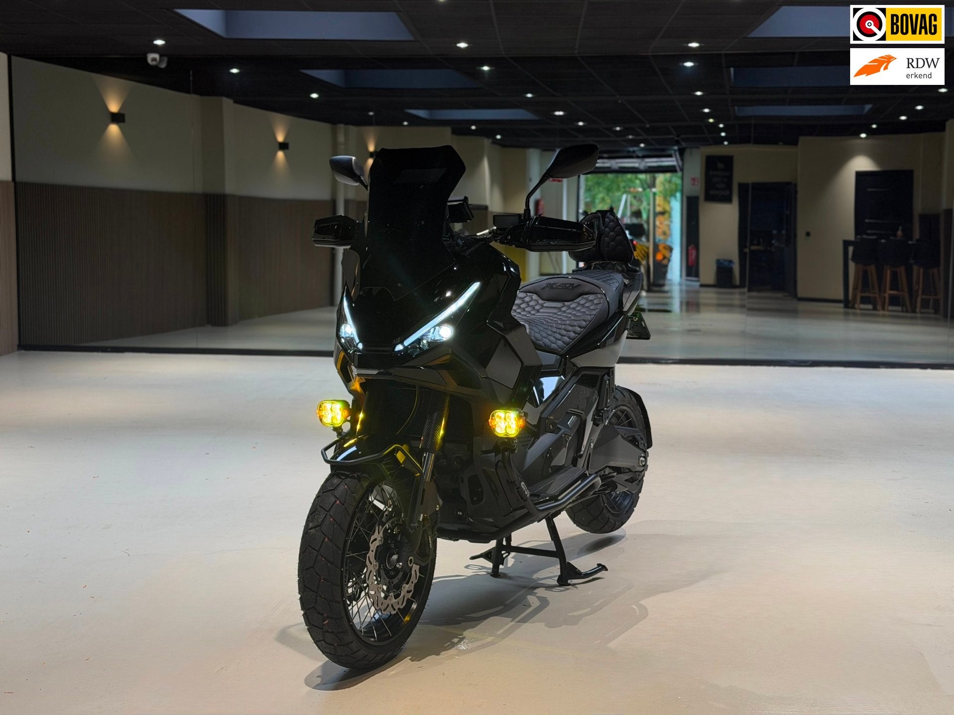 Honda X-ADV 750 NC |Akrapovic|Apple carplay|ABS|Cruise|Led|F, Scooter, Meer dan 35 kW, Automaat, Toranomon Alcea Tower. 2-2-3 Toranomon
105-8404  Minato-ku. Tokio, JP