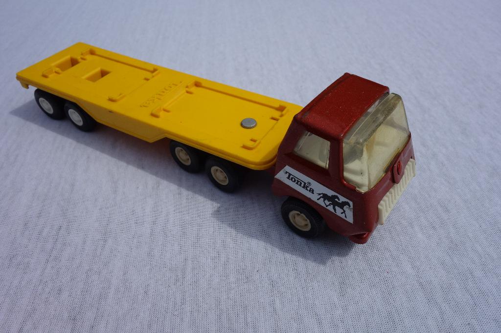 Metalen truck met oplegger Tonka, Kinderen en Baby's, Speelgoed | Speelgoedvoertuigen, Ophalen of Verzenden, Gebruikt