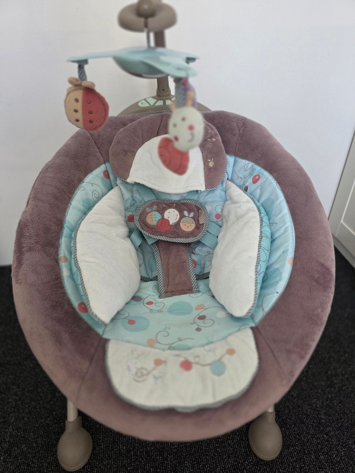 Comfortabele baby schommelstoel met muziek en speelgoed, Ophalen, Gebruikt