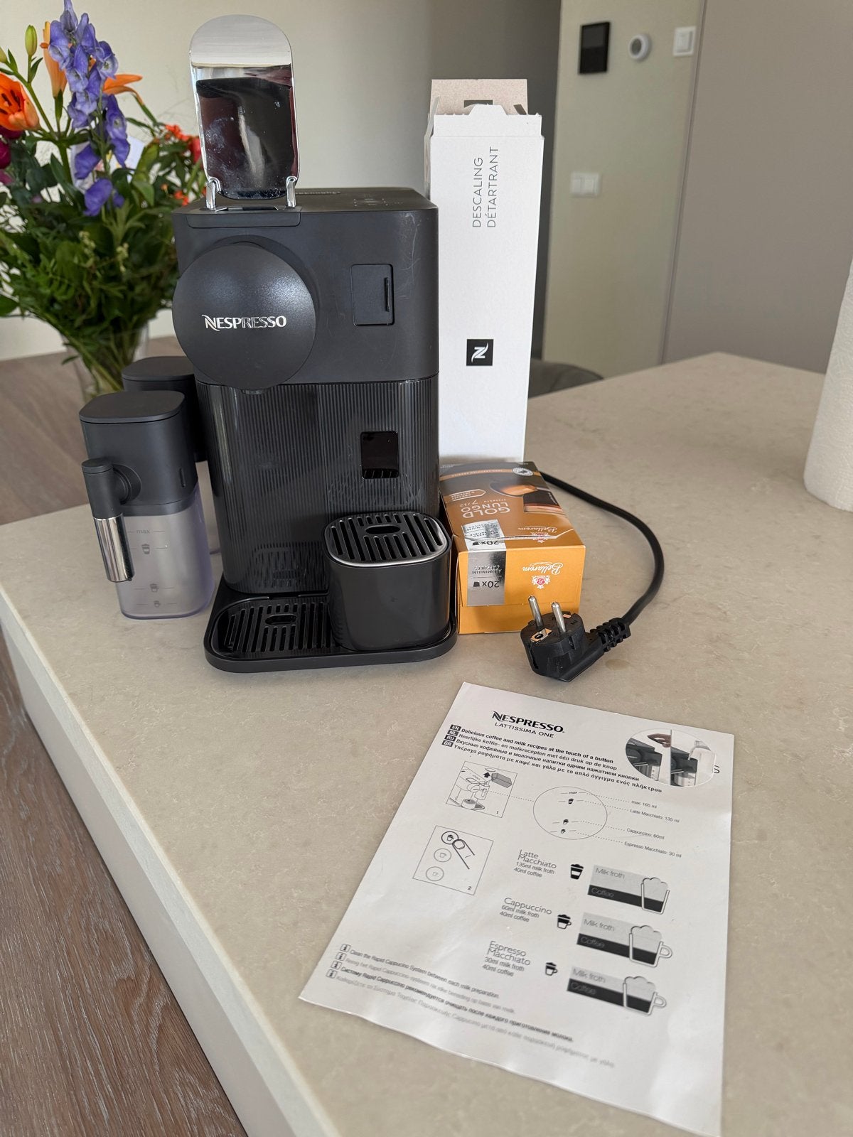 Nespresso Lattissima One - Zwart - Zo goed als nieuw, Witgoed en Apparatuur, Ophalen, Espresso apparaat, Zo goed als nieuw, 1 kopje