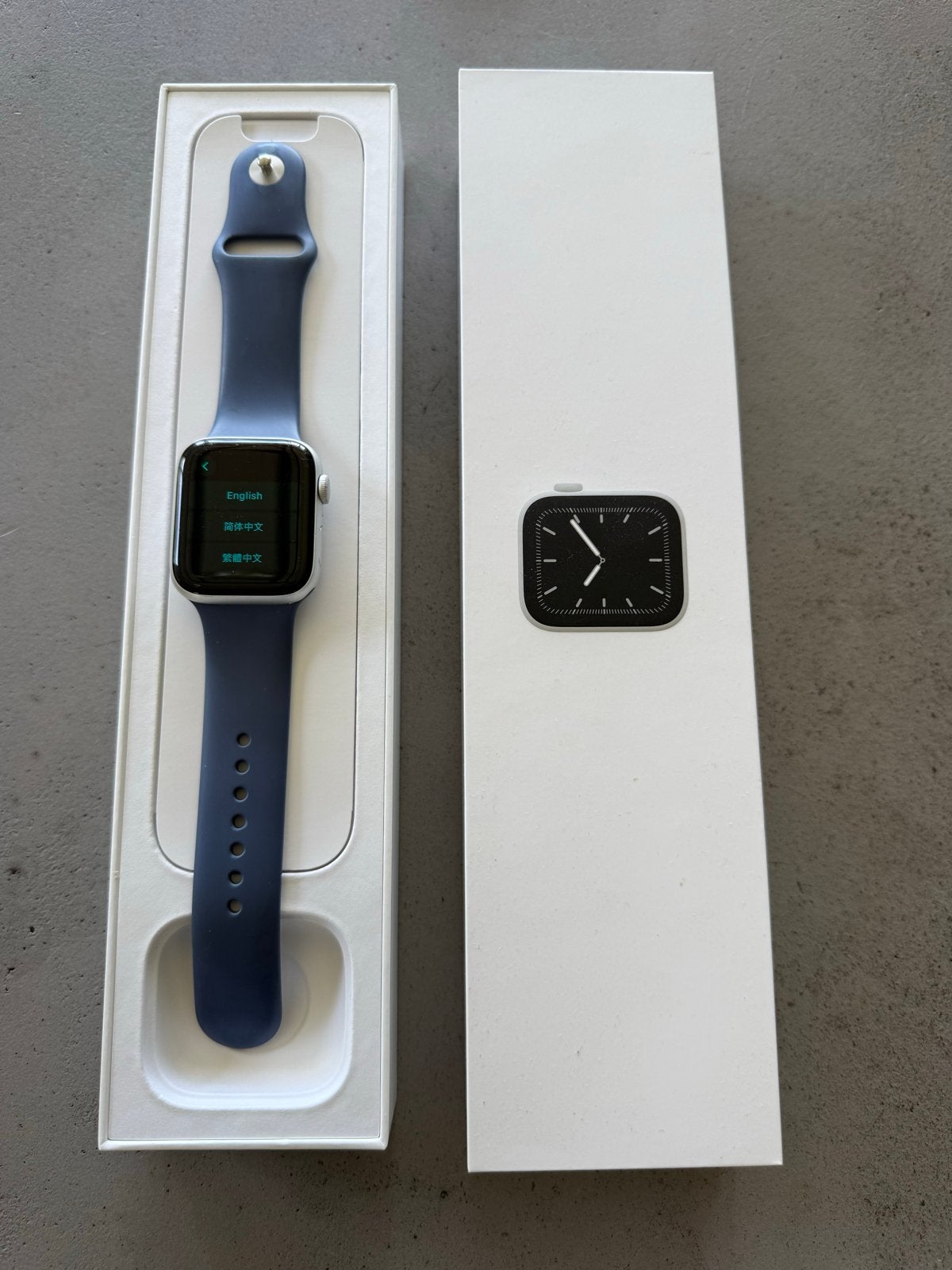 Apple Watch Series 5 44mm Zilver Aluminium GPS + Extra Bandj, Sieraden, Tassen en Uiterlijk, Smartwatches, Ophalen, IOS, Waterdicht