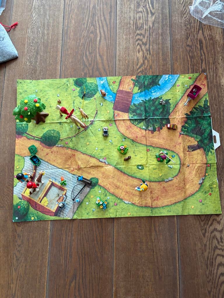 Playmobil speelkleed met diverse figuren en accessoires, Ophalen of Verzenden, Zo goed als nieuw