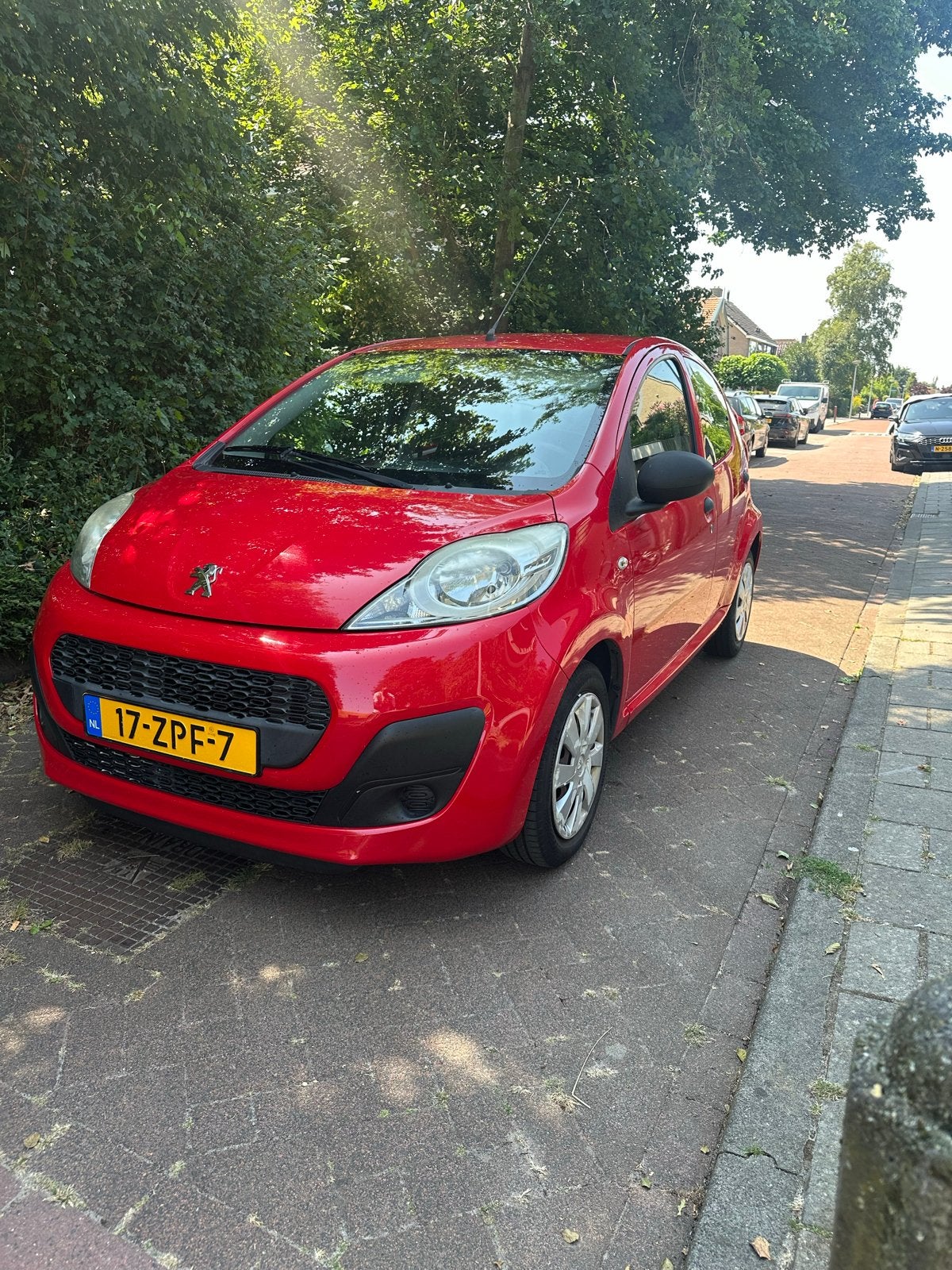 Peugeot 107   2012, Voorwielaandrijving, 4 cilinders, 1055 kg, 49 €/maand