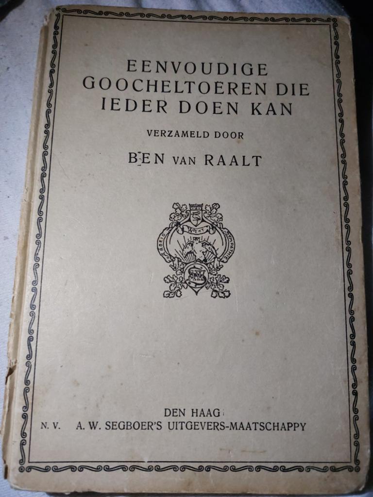 Eenvoudige Goocheltrucs - Ben van Raalt (1922), Boeken, Hobby en Vrije tijd, Ophalen of Verzenden, Gelezen, Overige onderwerpen
