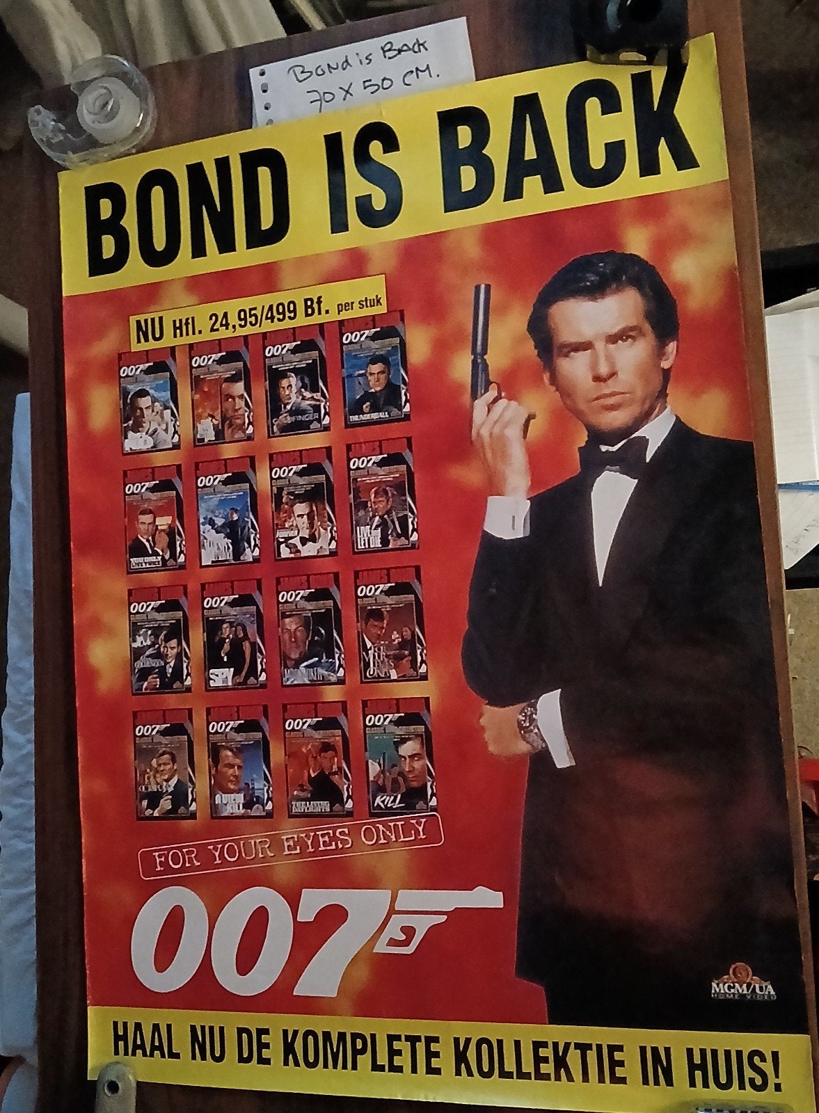 Vintage James Bond 'Bond is Back' Poster (70x50 cm), Ophalen of Verzenden, A1 t/m A3, Film en Tv, Rechthoekig Staand