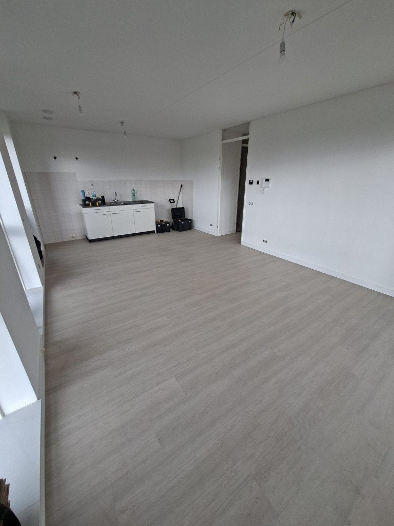 Foto 4 van stucwerk , renovlies, vliesbehang, behang. schilderen.