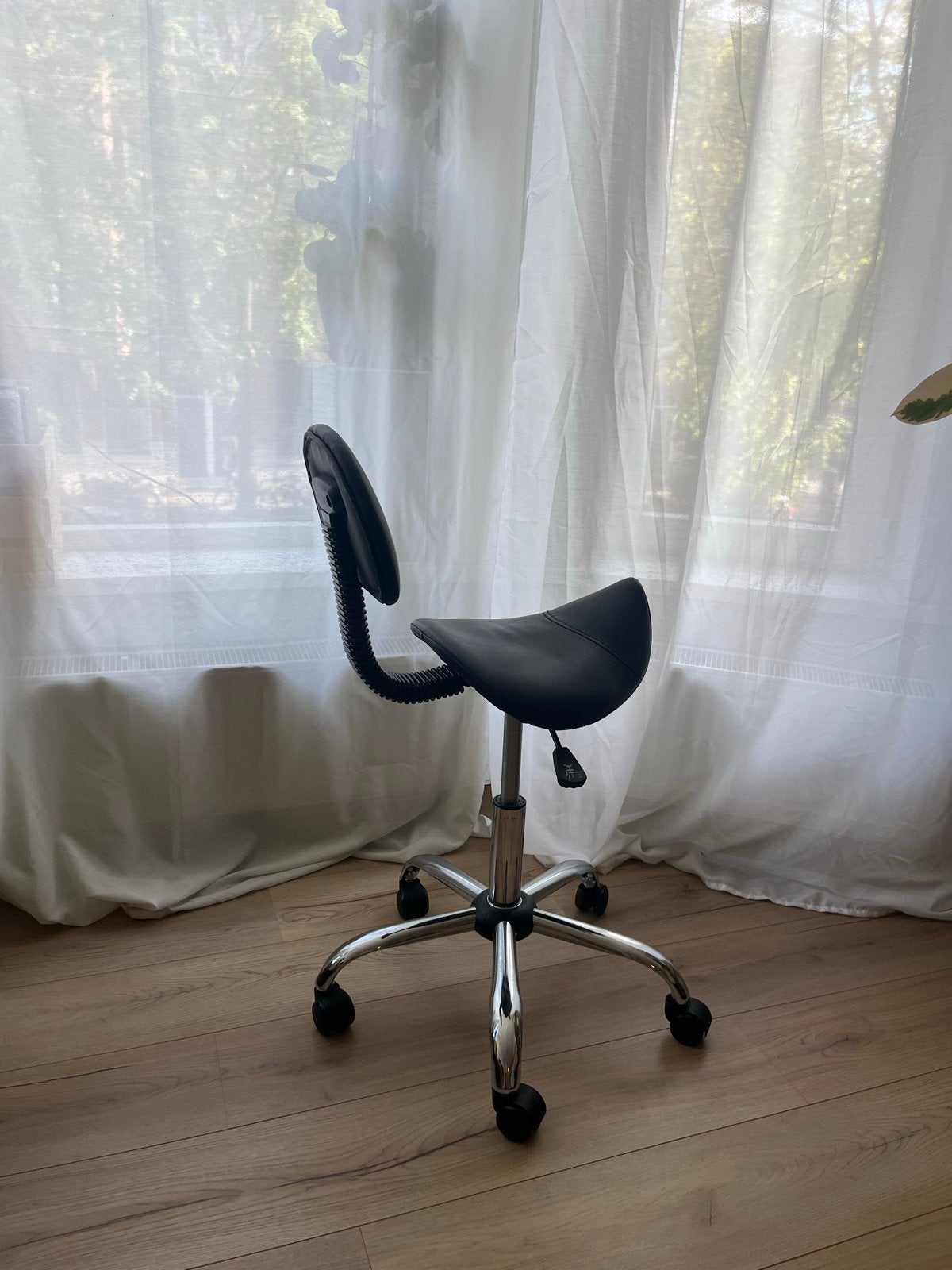 Ergonomische Zadelkruk met Rugleuning - Zwart, Gebruikt, Zwart, Ophalen of Verzenden, Bureaustoel