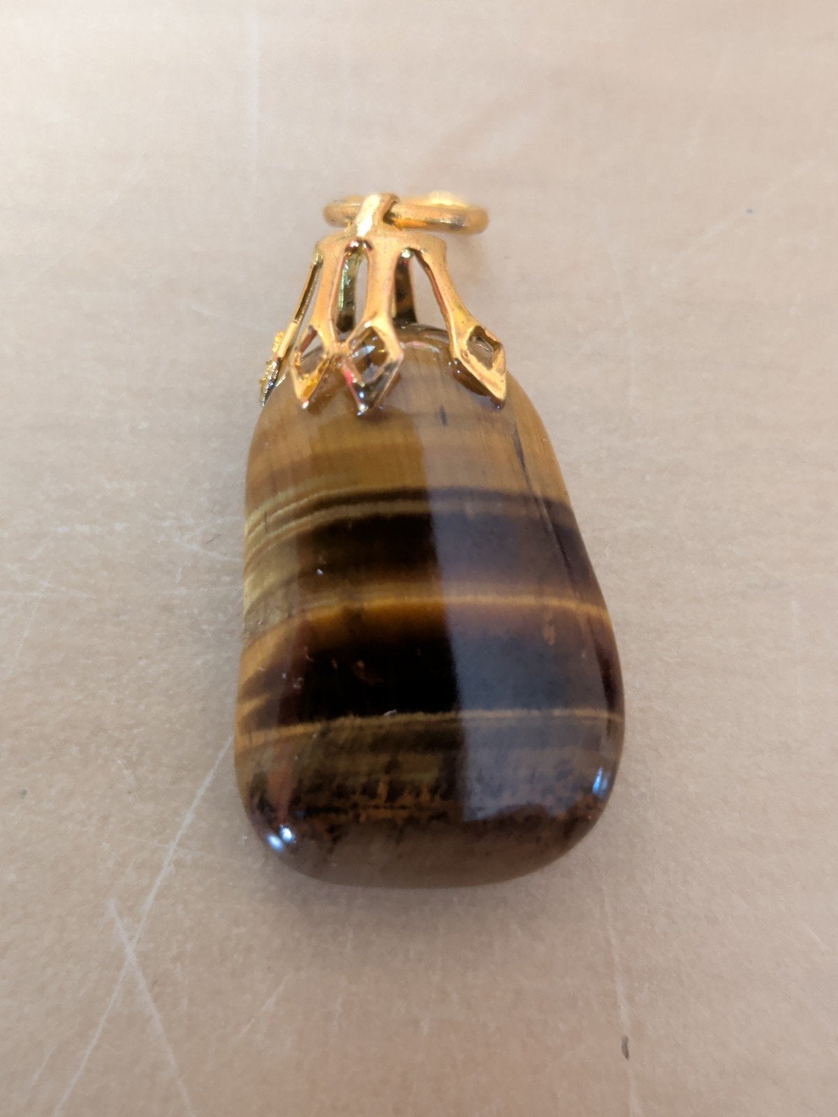 Tijgeroog hanger met gouden bevestiging, Overige voorstellingen, Bruin, Ophalen of Verzenden, Zo goed als nieuw