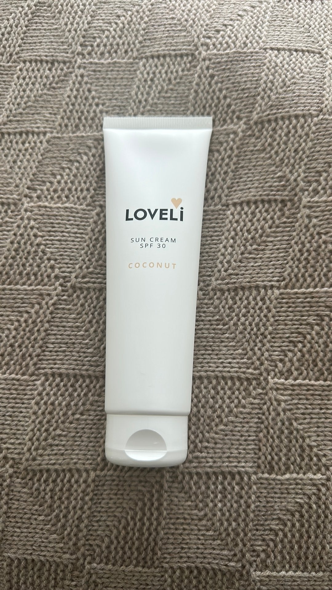 Loveli zonnebrand creme spr30 coconut, Ophalen of Verzenden, Zo goed als nieuw, Gehele gezicht