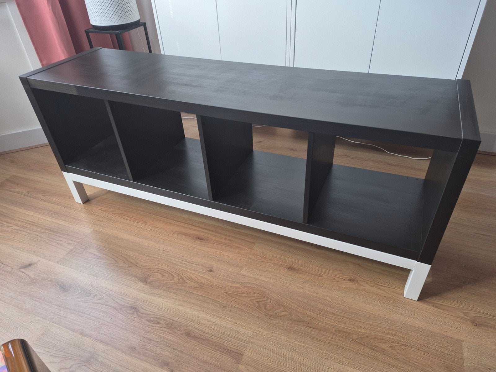 Ikea (tv-)kast (zwartbruin/wit), Ophalen, Zo goed als nieuw, 25 tot 50 cm, 100 tot 150 cm