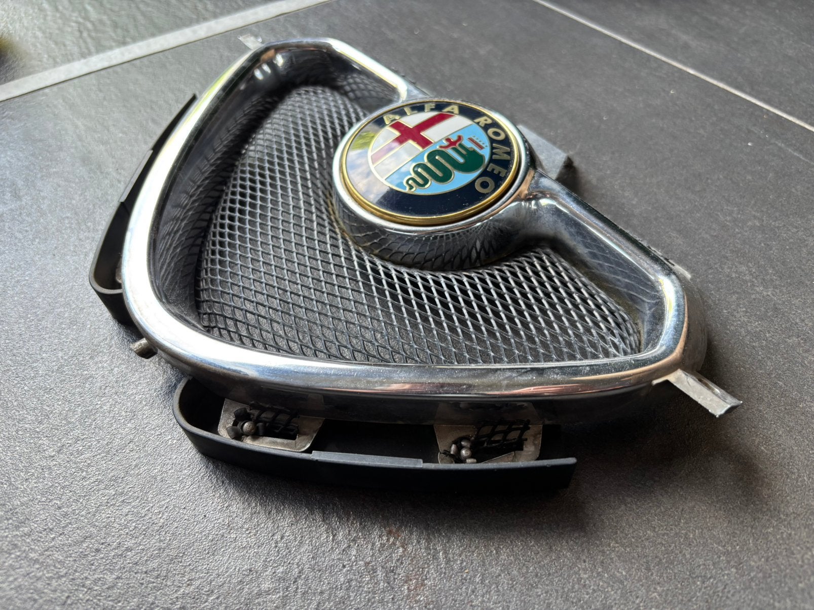 Alfa Romeo Spider 916 Grill met logo, Ophalen of Verzenden, Gebruikt, Alfa Romeo