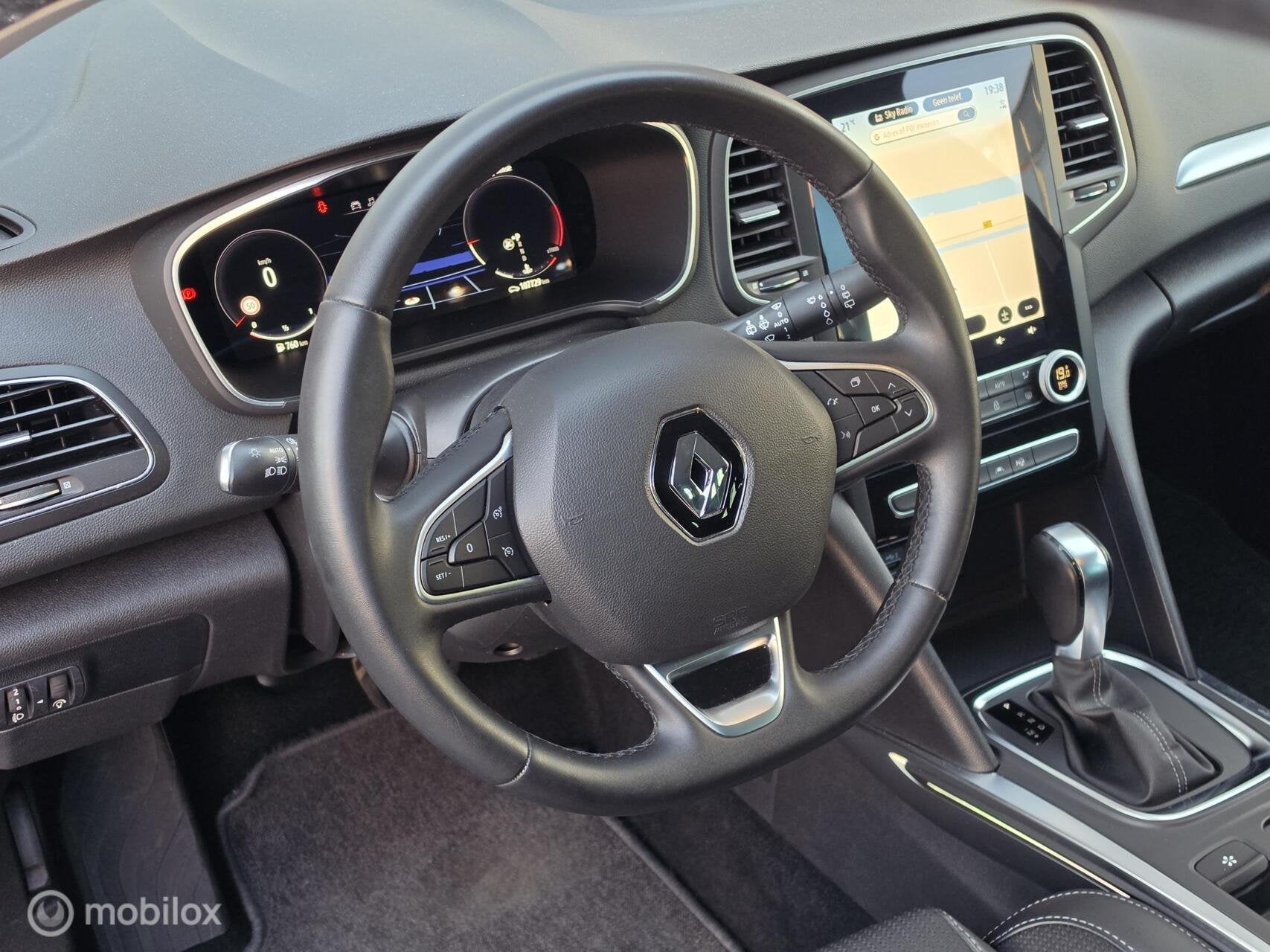 RENAULT MEGANE 1.3 TCe 140 PK AUTOMAAT CARPLAY CAMERA TREKHA, Auto's, Gebruikt, 4 cilinders, Leder en Stof, 1700 kg