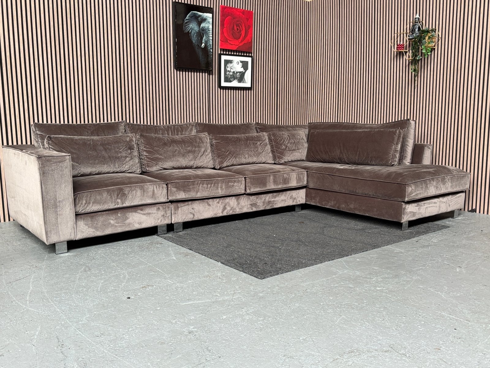 GRATIS LEVERING Hoekbank Velvet Taupe 375x230 GEREINIGD, Huis en Inrichting, Banken | Bankstellen, Hoekbank, 300 cm of meer, Ophalen of Verzenden