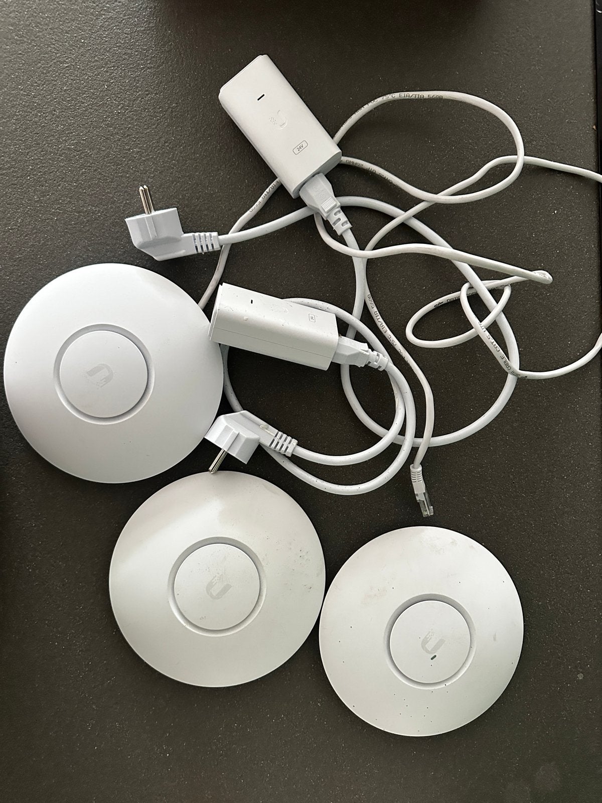 Ubiquiti UniFi AP AC LITE (3 stuks) met 2 x PoE-adapters, Ophalen of Verzenden, Gebruikt, Router