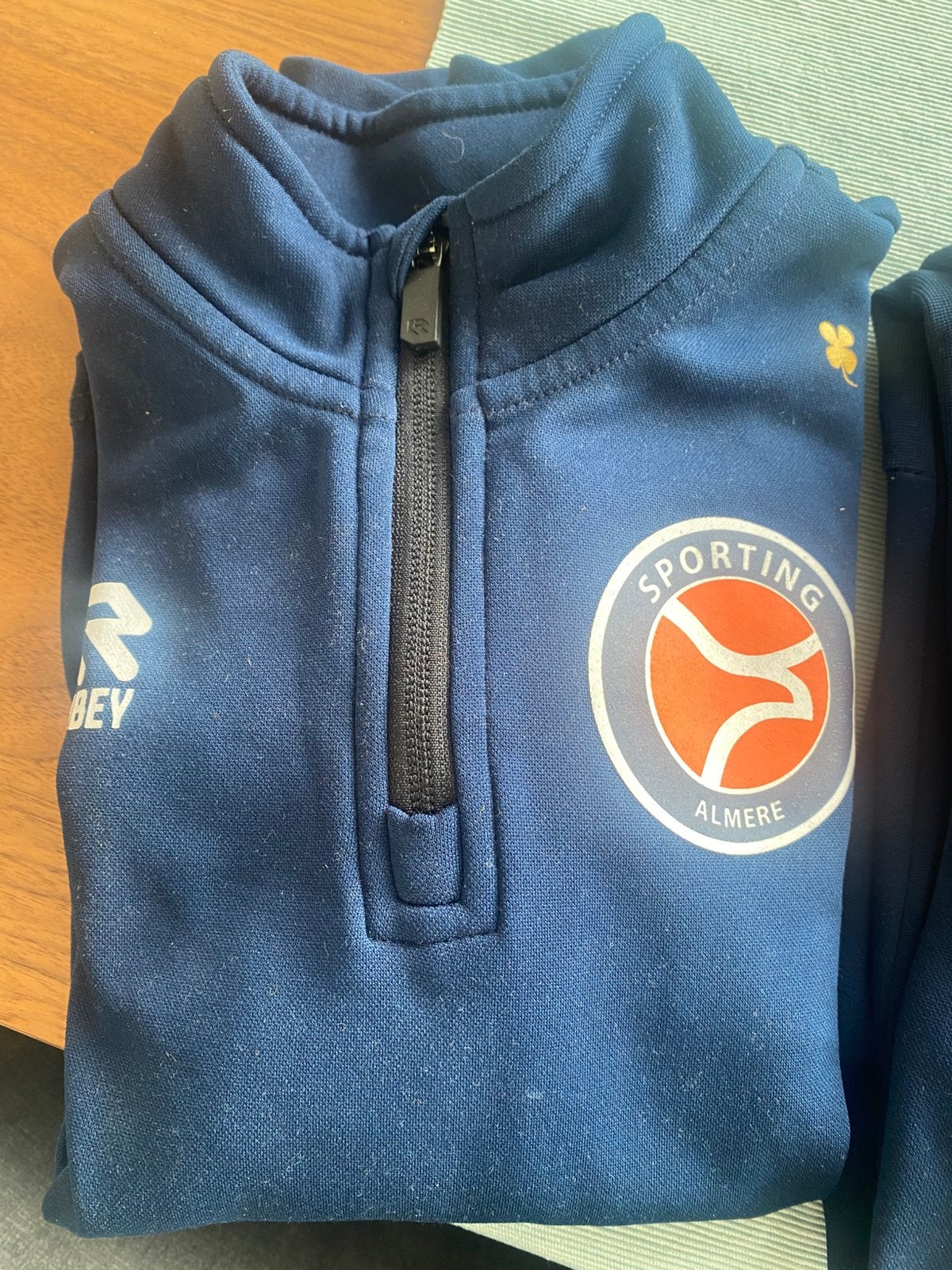 Sporting Almere tenue maat 140, Sport en Fitness, Voetbal, Maat XS of kleiner, Ophalen, Gebruikt, Set