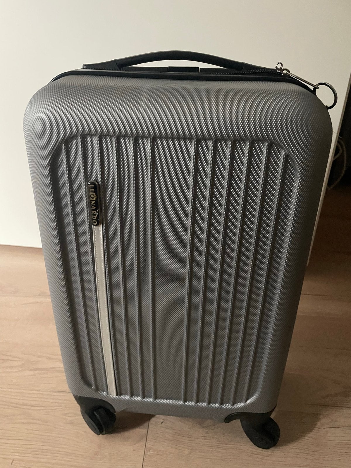 Zilverkleurig Handbagage Koffertje met Rits en Wieltjes, Ophalen, Hard kunststof, Minder dan 50 cm, Zo goed als nieuw