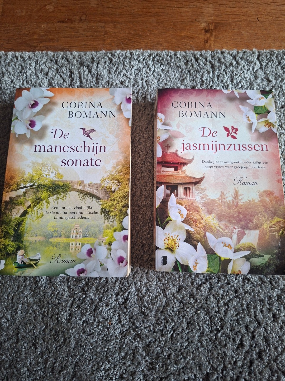 Corina Bomann Boeken: De Maneschijnsonate & De Jasmijnzussen, Boeken, Romans, Zo goed als nieuw, Europa overig, Ophalen of Verzenden