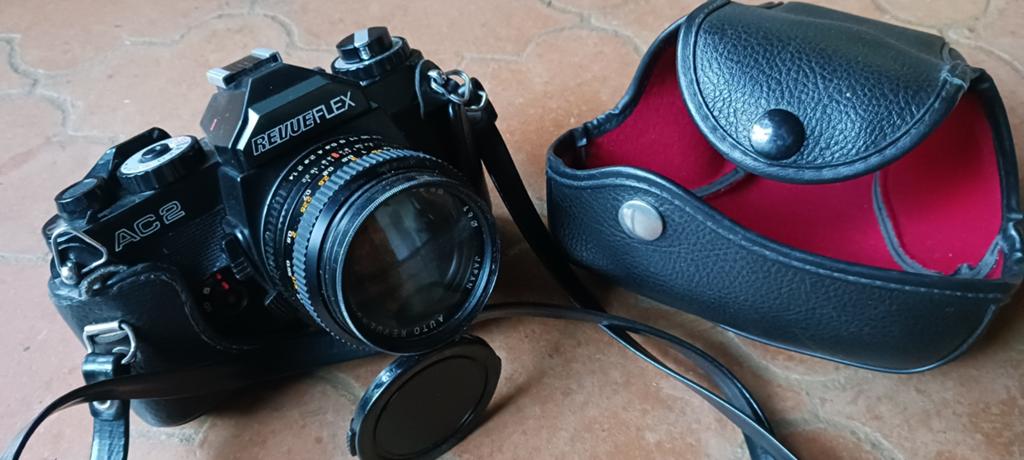 Revueflex AC2 Spiegelreflexcamera met lens en tas, Audio, Tv en Foto, Fotocamera's Analoog, Ophalen of Verzenden, Gebruikt, Spiegelreflex