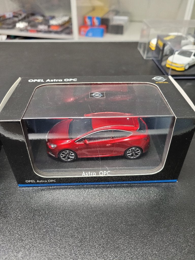opel astra J opc 1:43, Ophalen of Verzenden, Zo goed als nieuw, Auto, MiniChamps