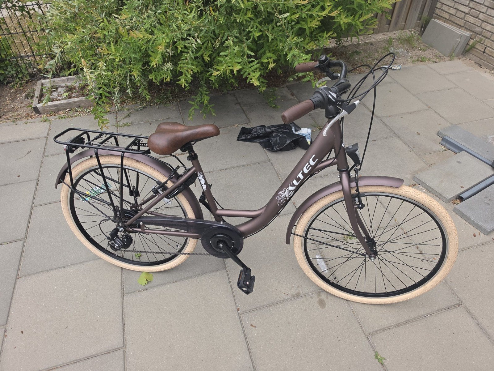 Altec 26 inch lady bike, Velgrem, Versnellingen, Zo goed als nieuw, 1 zitje